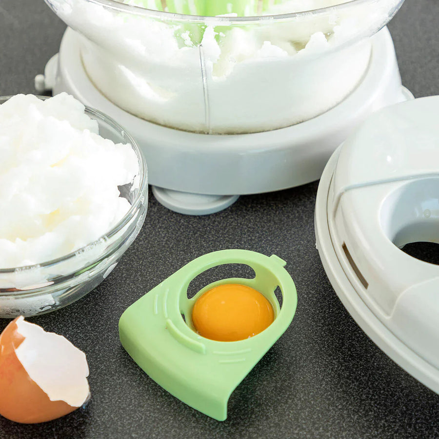 CulinaryGenie™ - Ein einziges Gerät, das Eier schleudert, hackt, mischt und trennt.